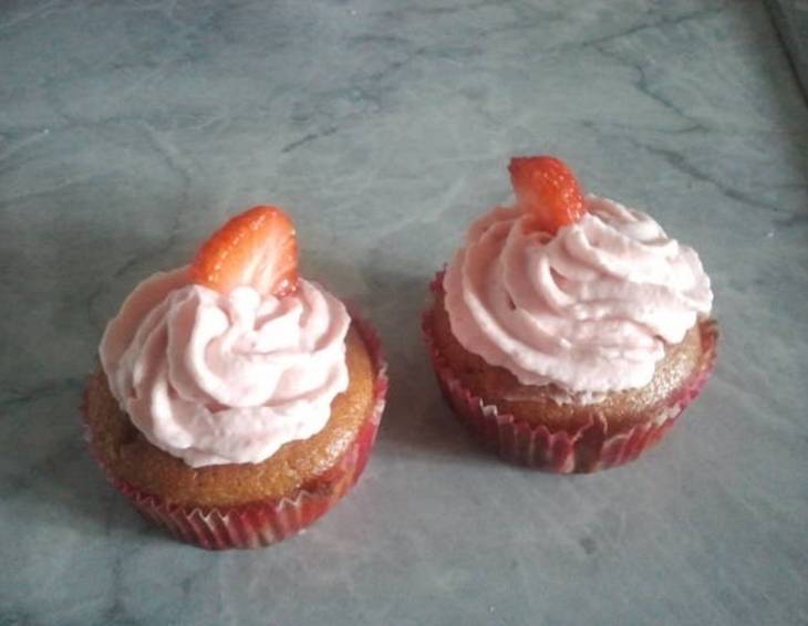 Cupcakes mit Erdbeeren