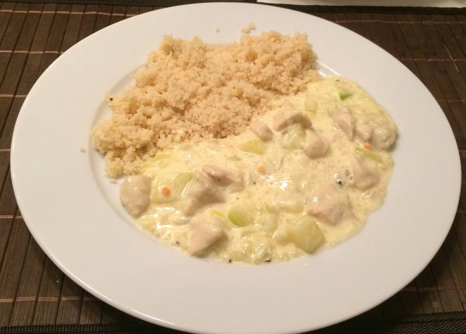 Zucchini-Hähnchenragout mit Couscous