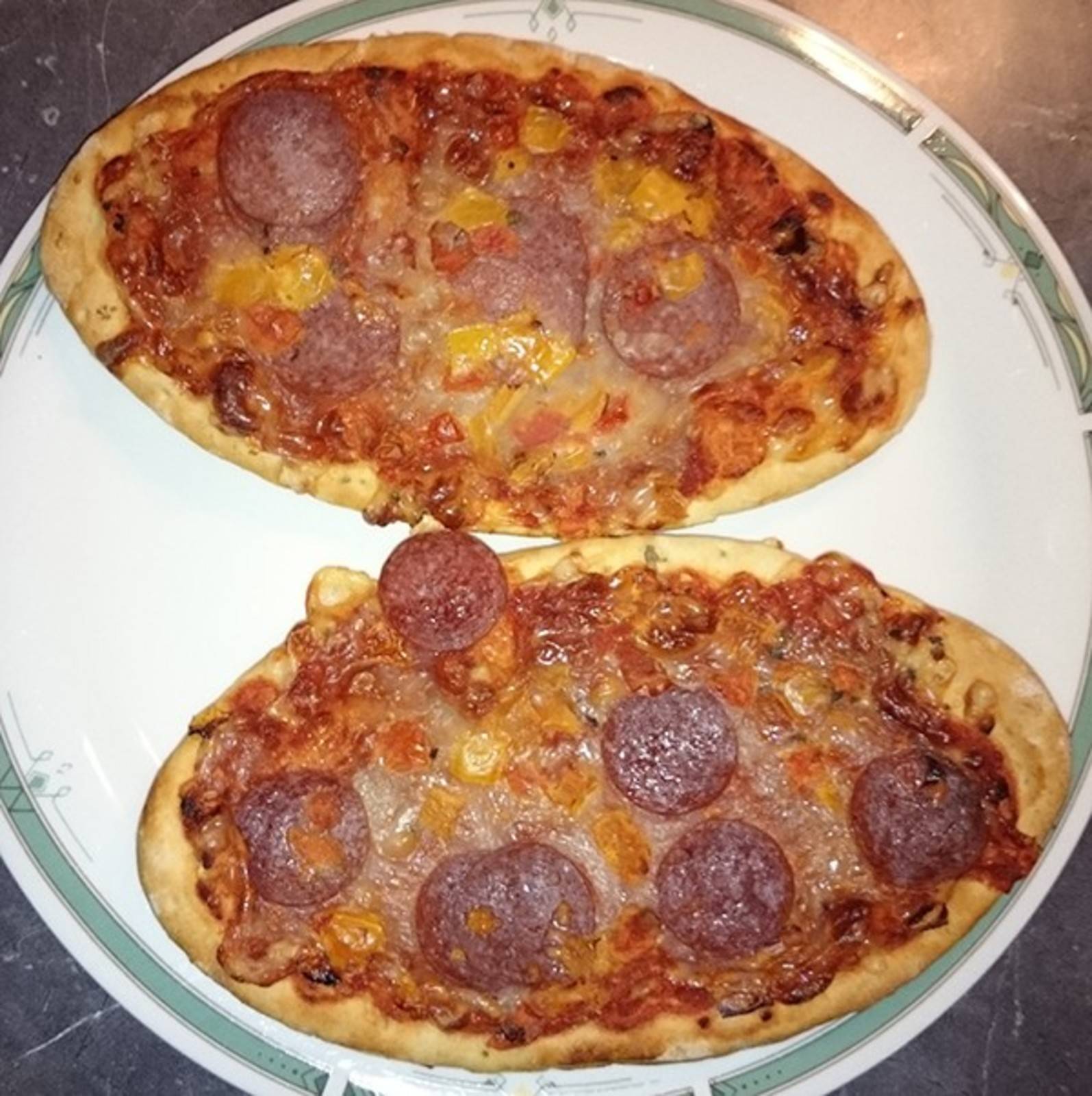 Mini-Pizzen Rezept - ichkoche.de Mini-Pizzen Rezept - ichkoche.de