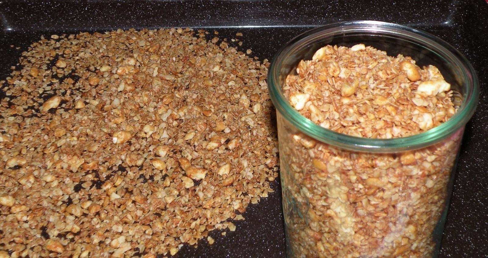 Mandelgranola ohne Zucker