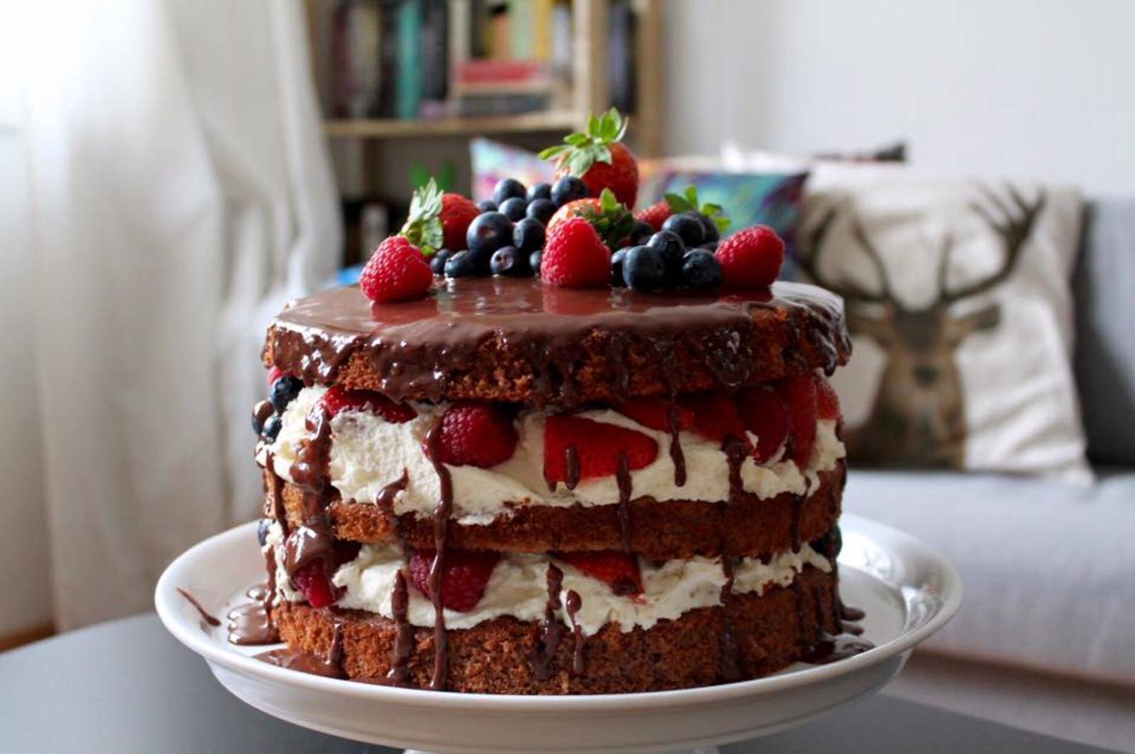 Naked Cake mit Mascarponecreme und Früchten