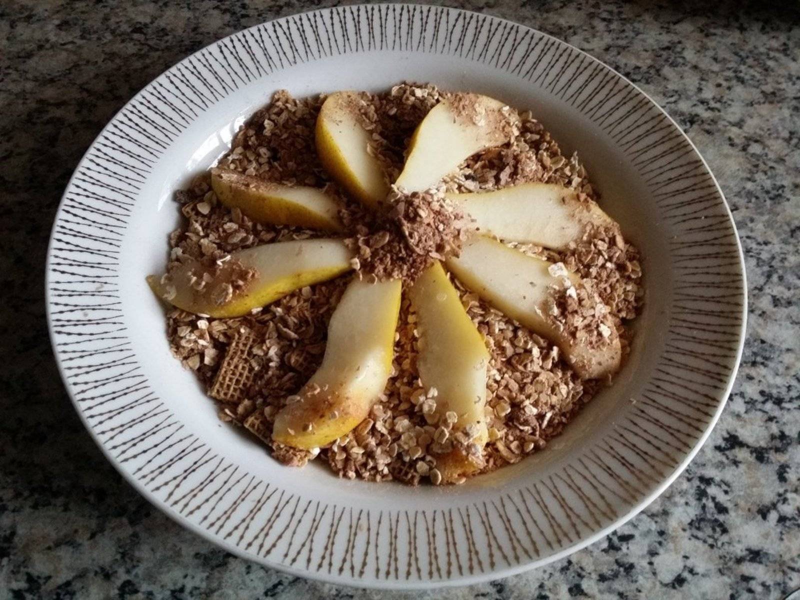 Haferflocken-Müsli mit Birnen Rezept - ichkoche.de