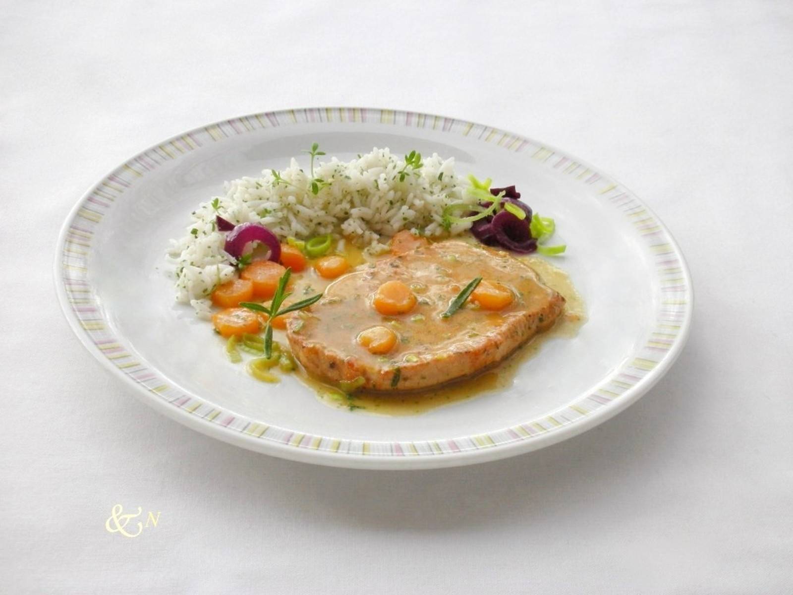 Karreesteak mit schneller Sauce