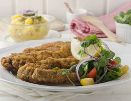 Altwiener Backfleisch mit Erdäpfelsalat Altwiener Backfleisch mit Erdäpfelsalat