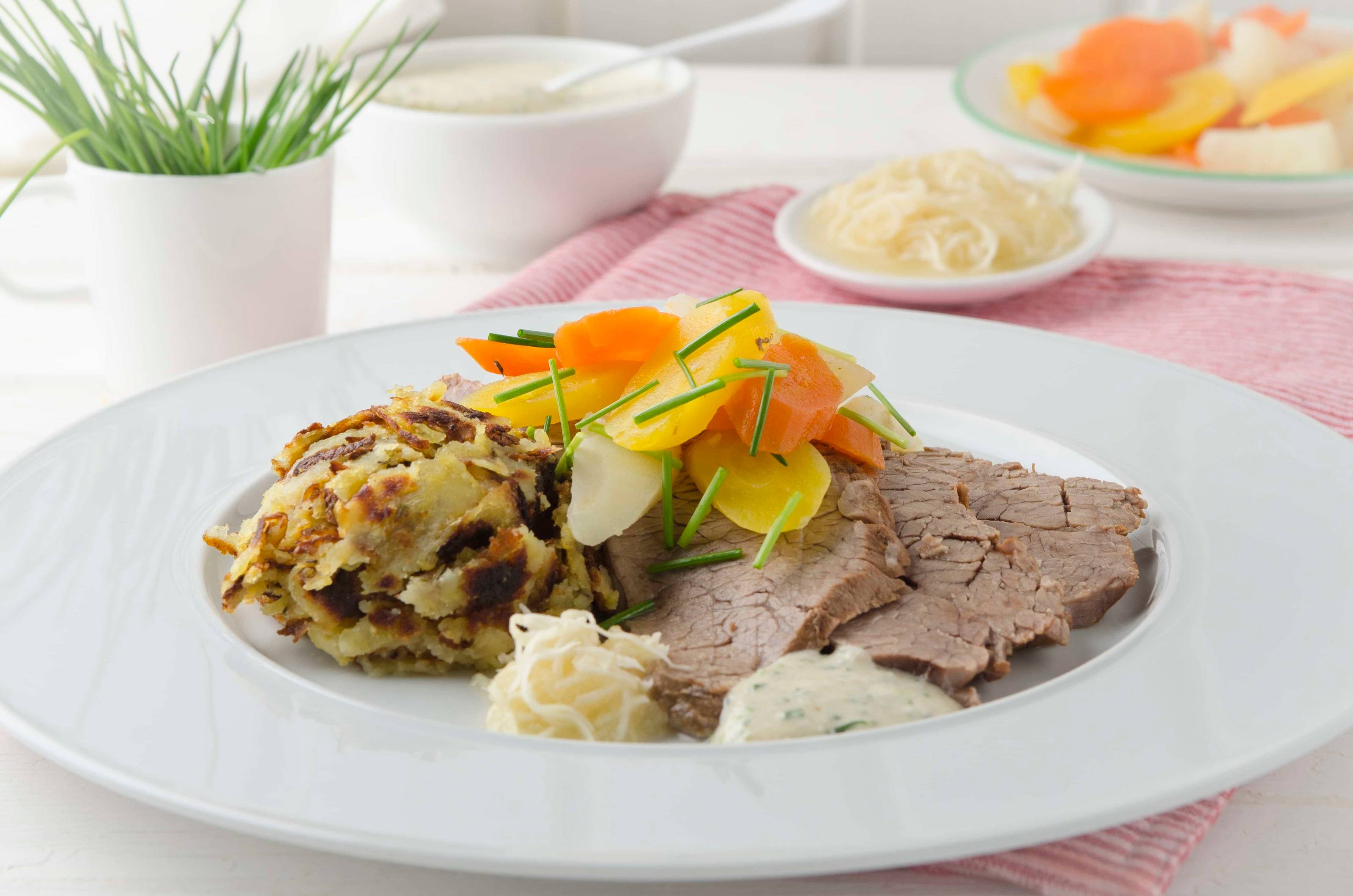 Tafelspitz mit Rösti, Schnittlauchsauce und Apfelkren