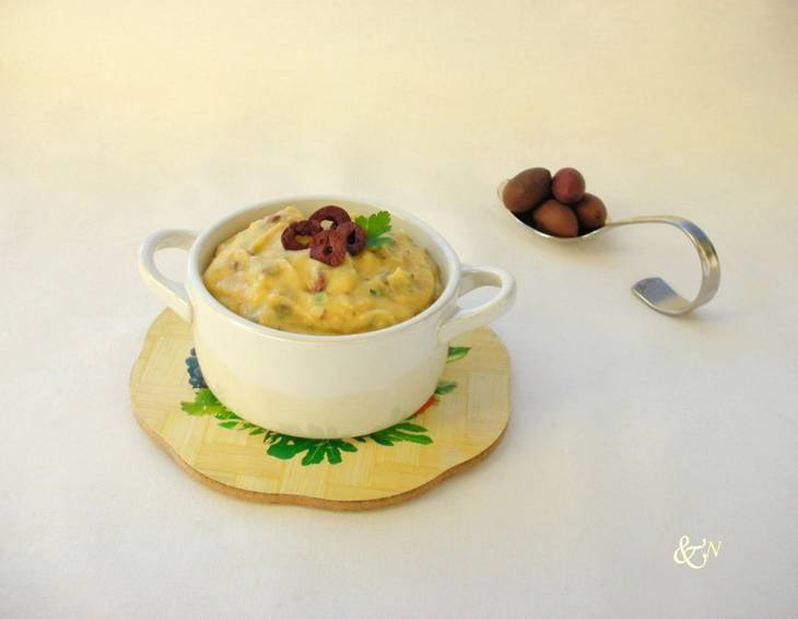 Kartoffelcreme mit schwarzen Oliven Kartoffelcreme mit schwarzen Oliven