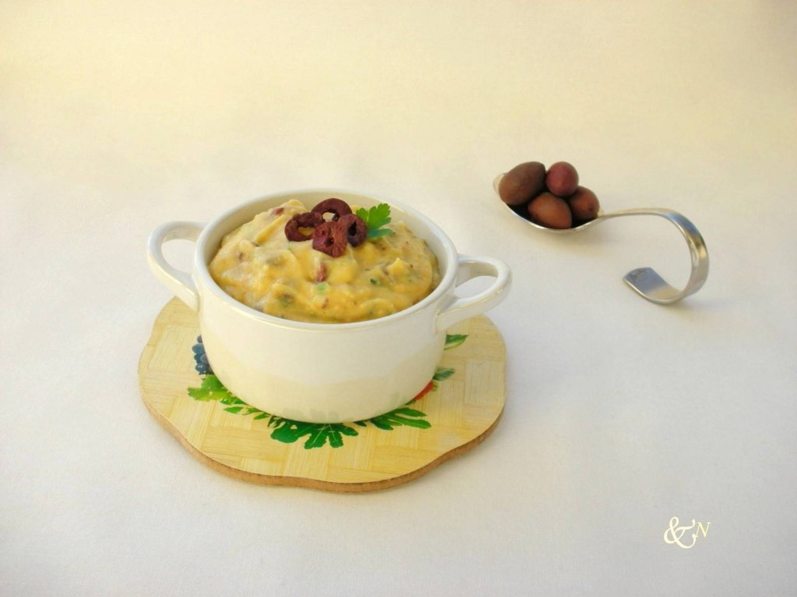 Kartoffelcreme mit schwarzen Oliven Rezept - ichkoche.at Kartoffelcreme mit schwarzen Oliven Rezept - ichkoche.at