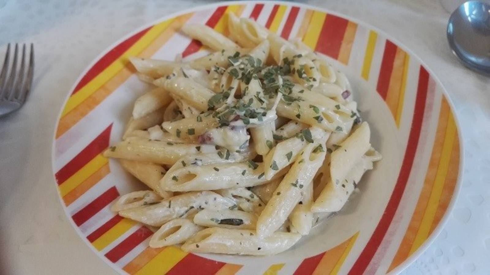 Penne rigate mit Frischkäsesauce