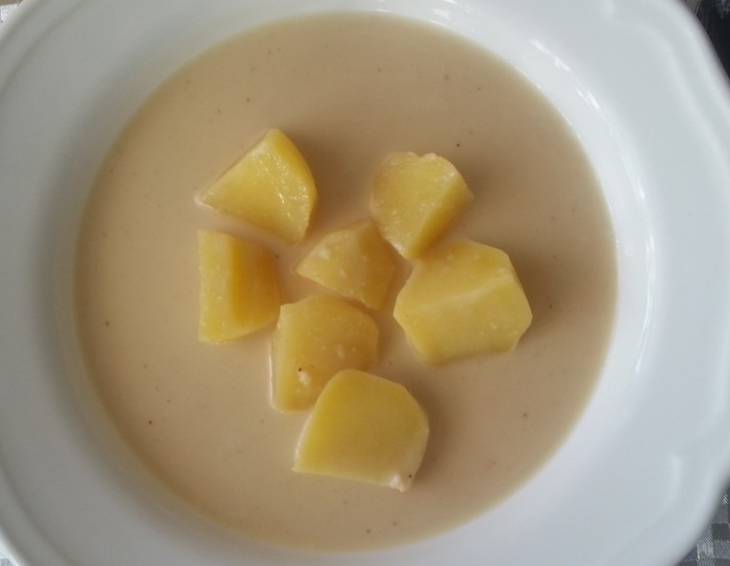 Knoblauchcremesuppe mit Erdäpfeln Knoblauchcremesuppe mit Erdäpfeln