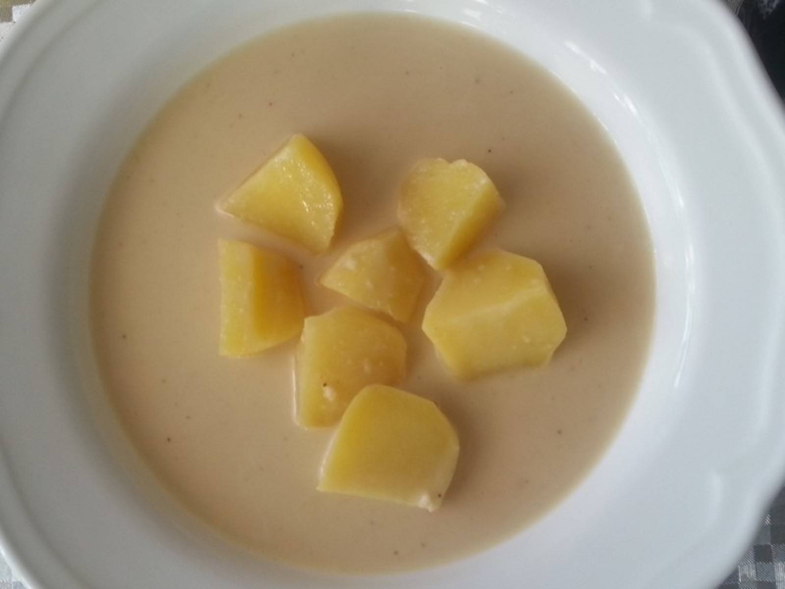 Knoblauchcremesuppe mit Erdäpfeln Rezept - ichkoche.ch Knoblauchcremesuppe mit Erdäpfeln Rezept - ichkoche.ch