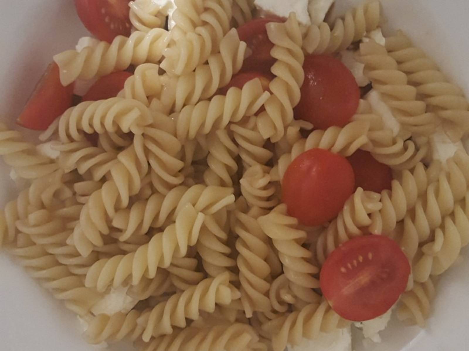 Fussili mit Tomaten und Feta