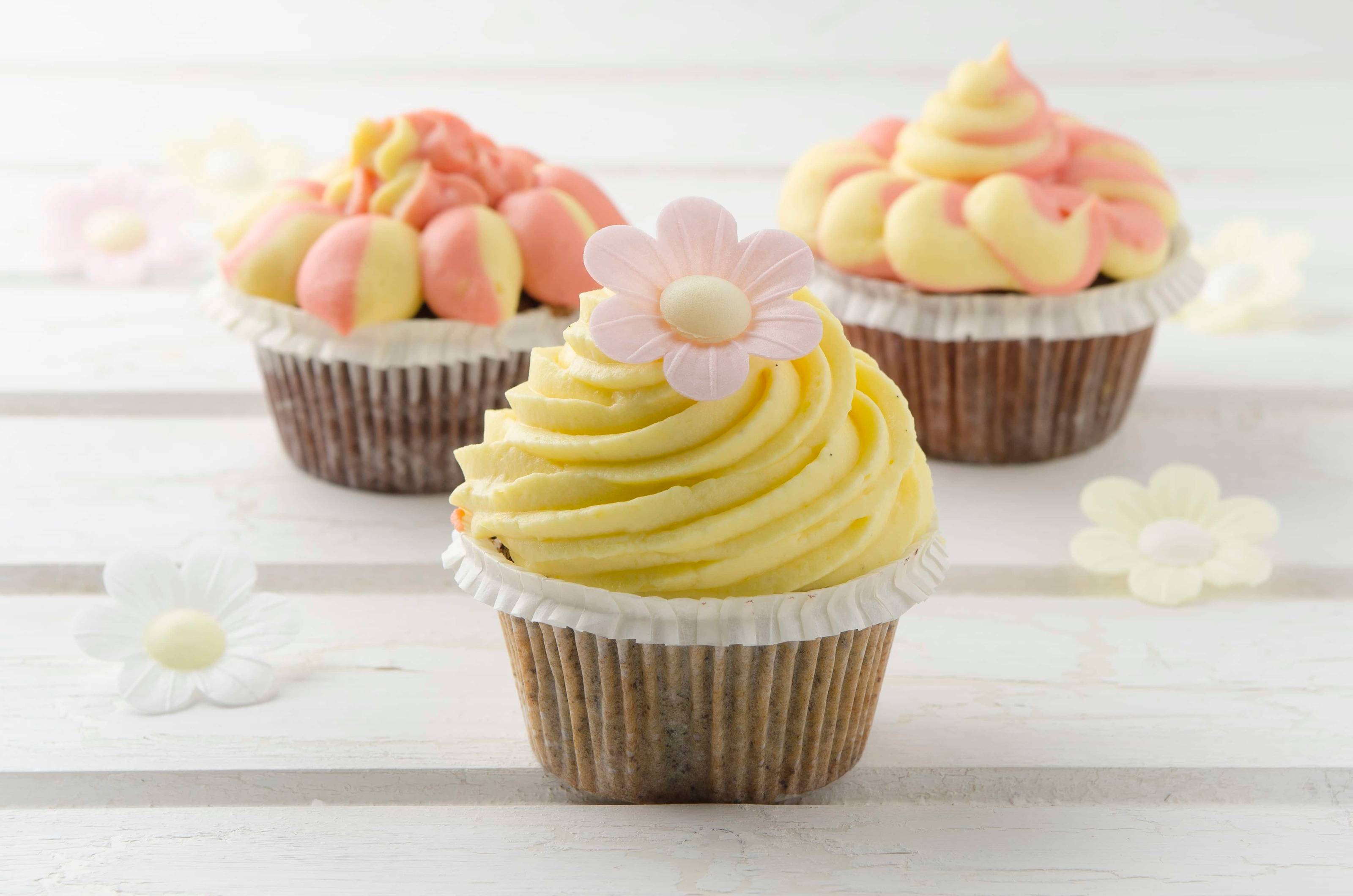 Mohn-Cupcakes mit Mangotopping