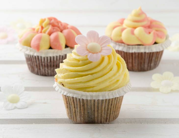 Mohn-Cupcakes mit Mangotopping Mohn-Cupcakes mit Mangotopping