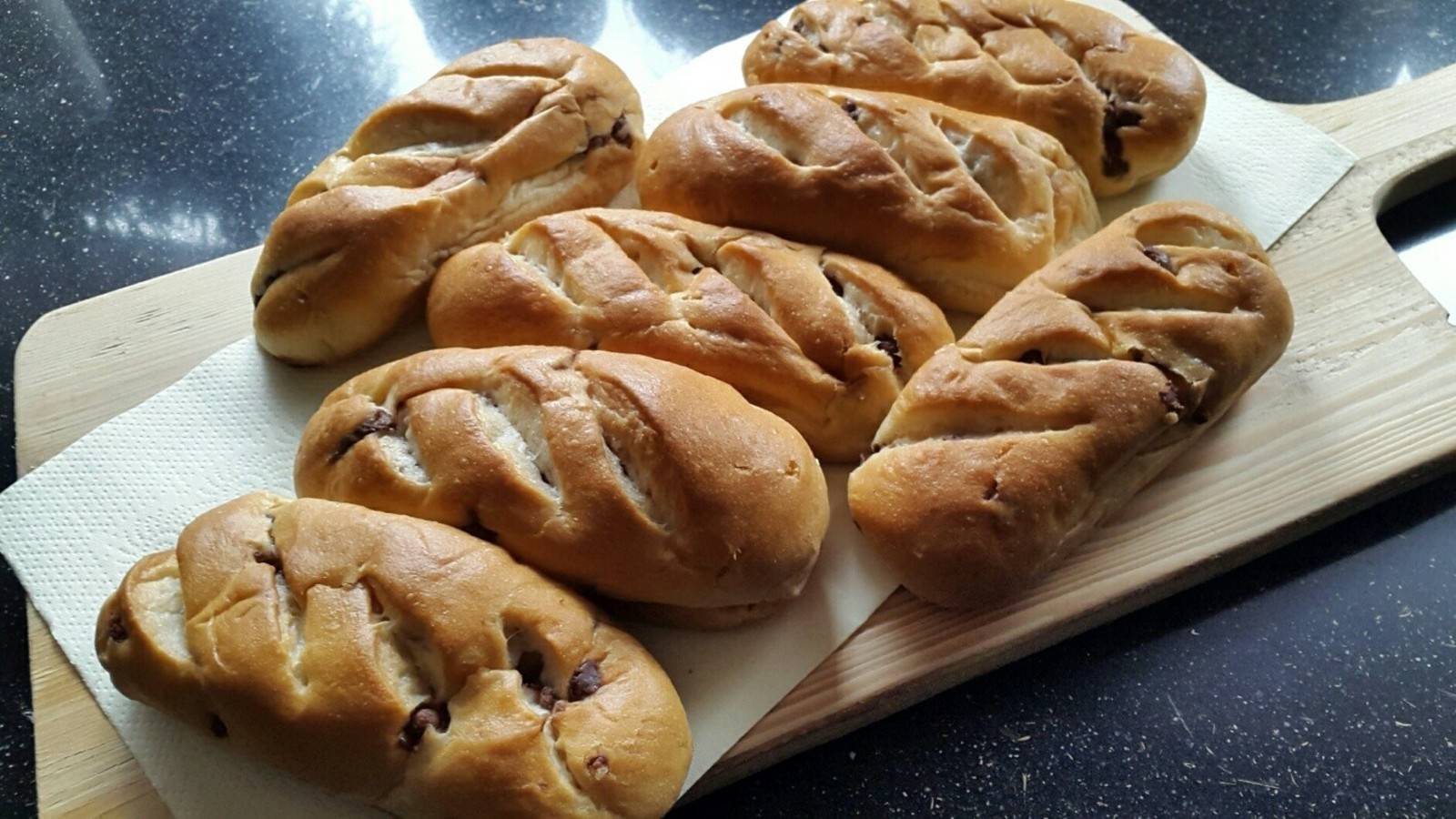 Milchbrötchen mit Schokoladenstückchen Rezept - ichkoche.de