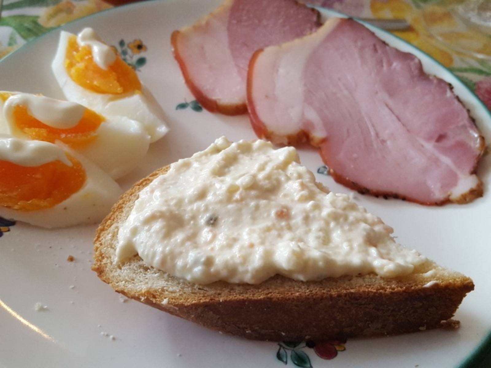 Saurer Mayonnaise-Aufstrich