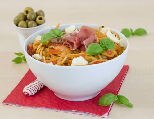 One Pot Tomaten-Mozzarella-Pasta Rezept