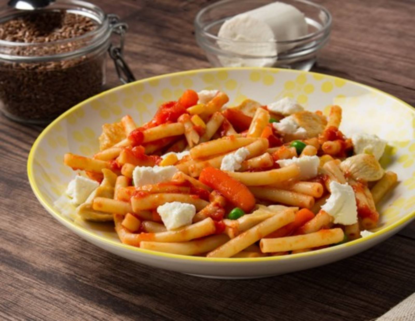Maccheroni mit zartem Gemüse Huhn amp Ziegenfrischkäse