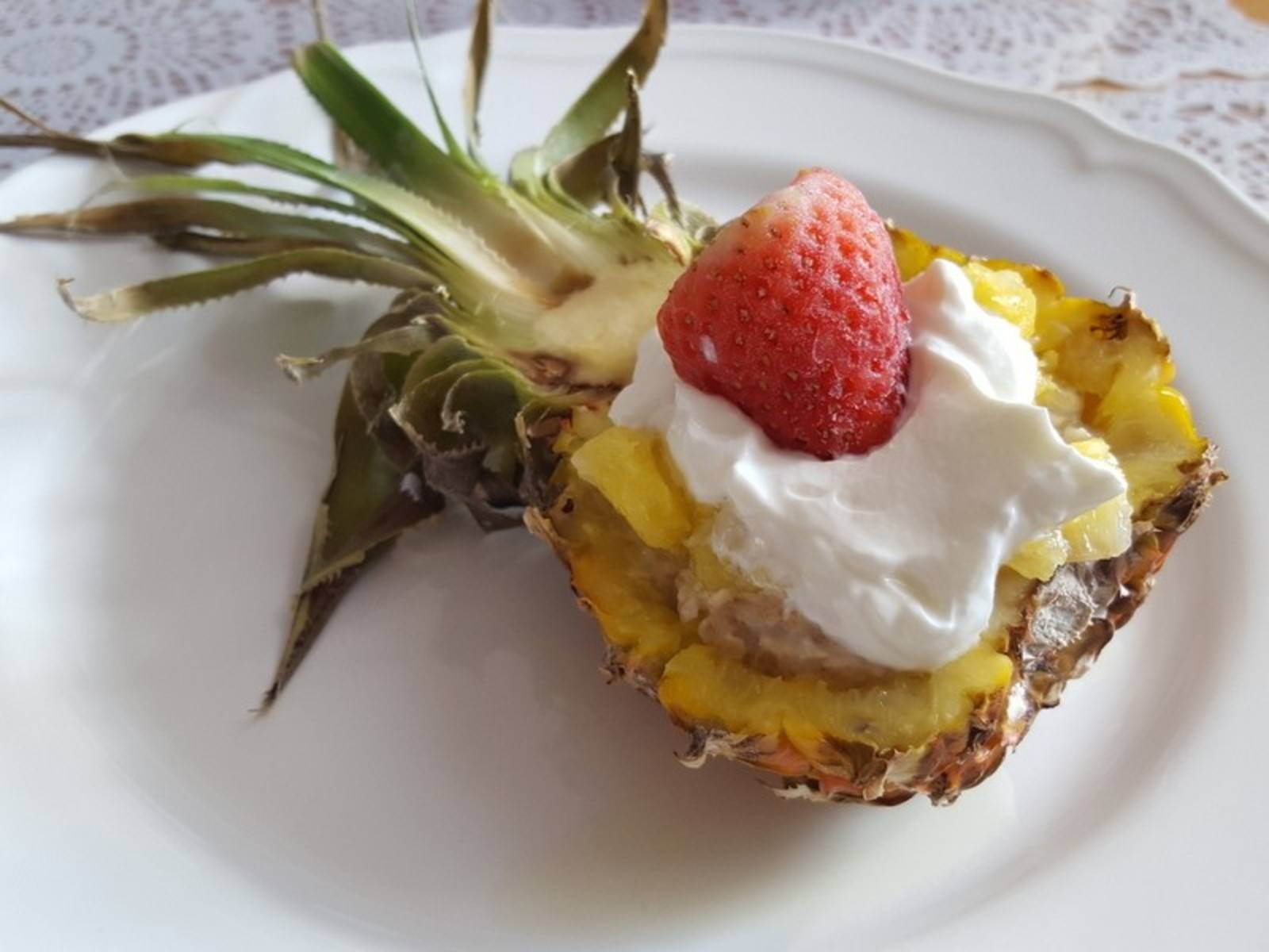 Miniananas mit Haferbrei-Eierlikörfüllung