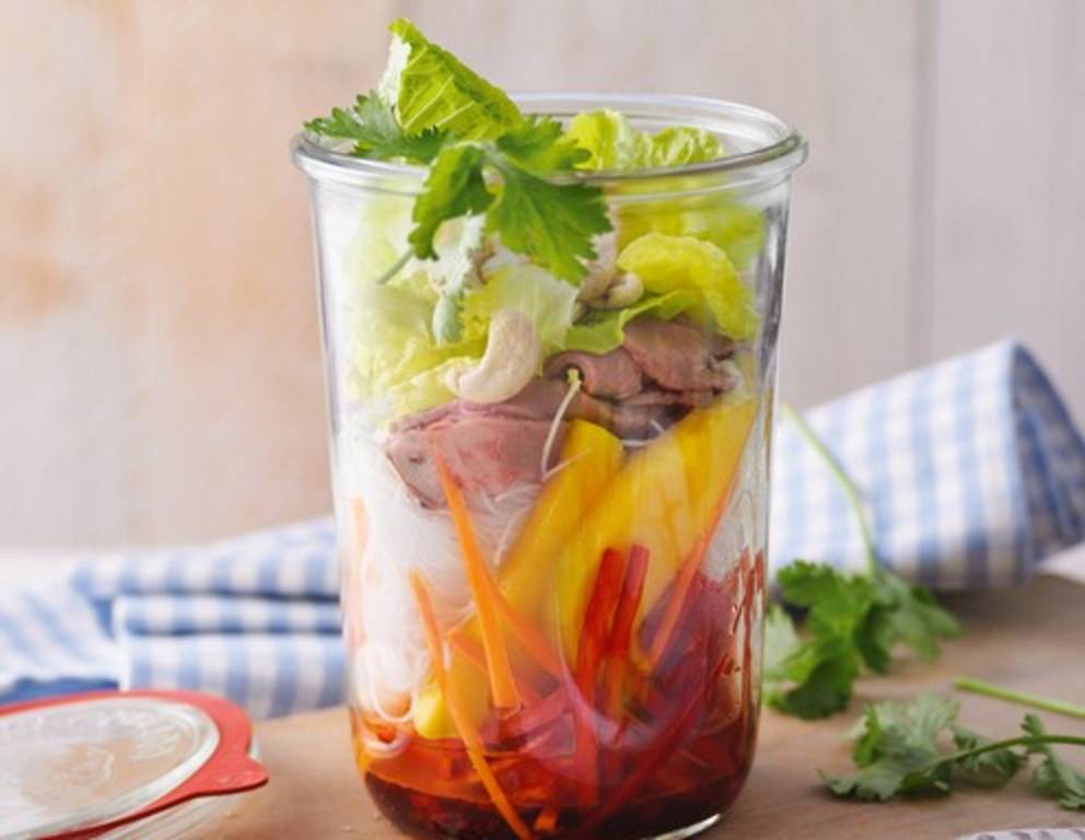 Thai-Salat mit Mango und Roastbeef Thai-Salat mit Mango und Roastbeef