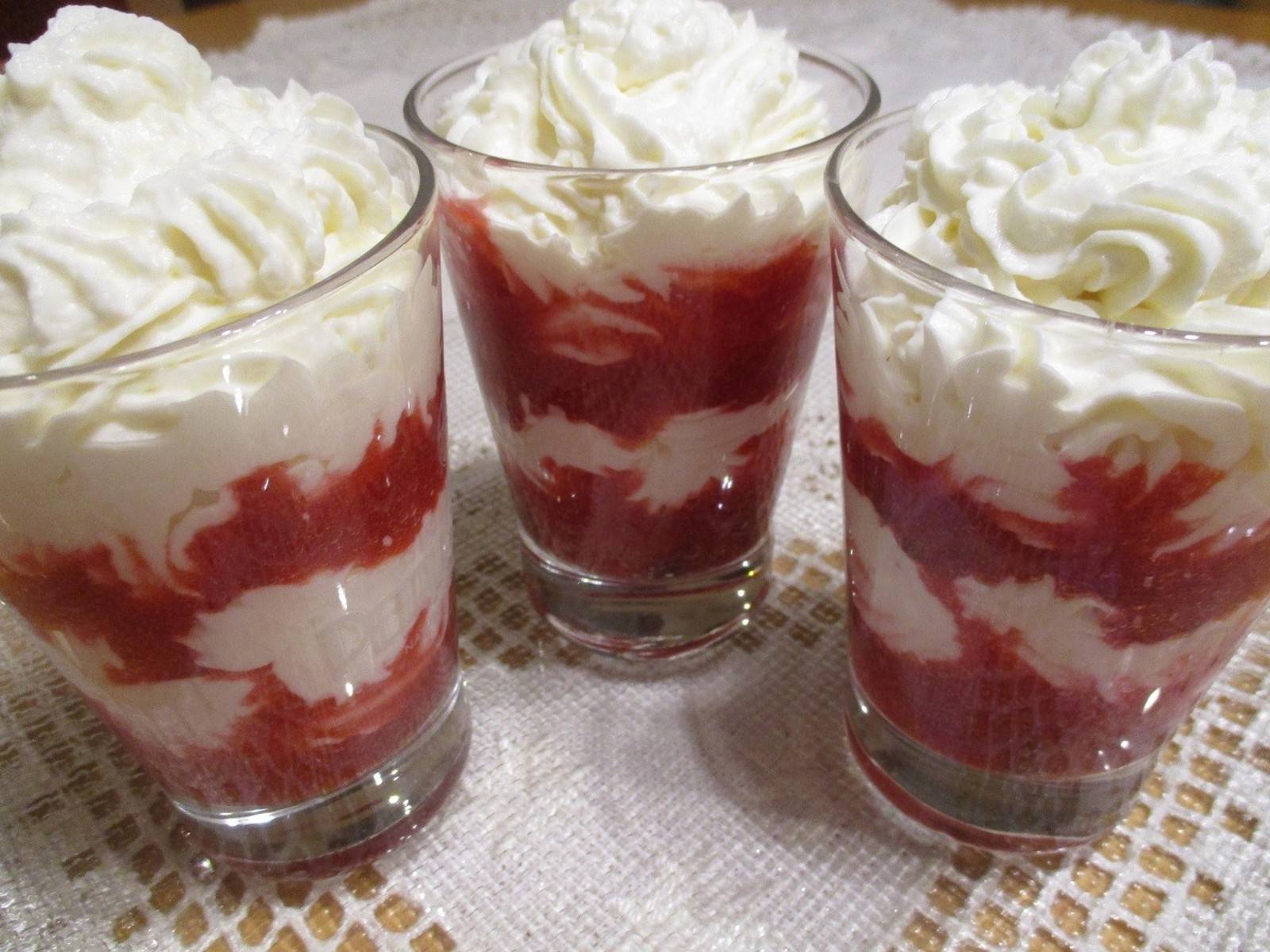 Vanillecreme mit Erdbeermousse