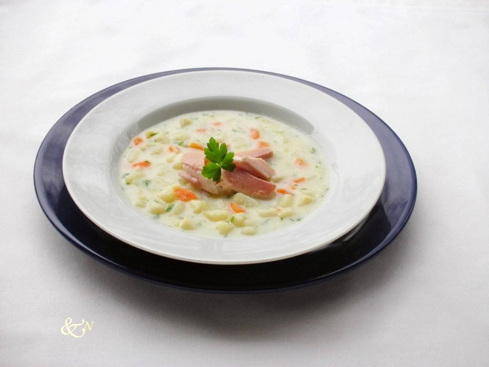 Kartoffelsuppe mit Räucherforelle