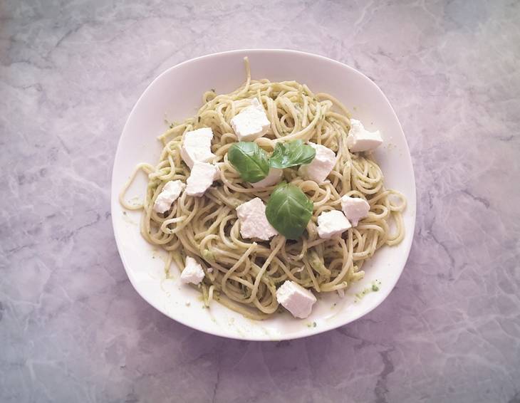 Spaghetti mit Avocado-Basilikumpesto Spaghetti mit Avocado-Basilikumpesto