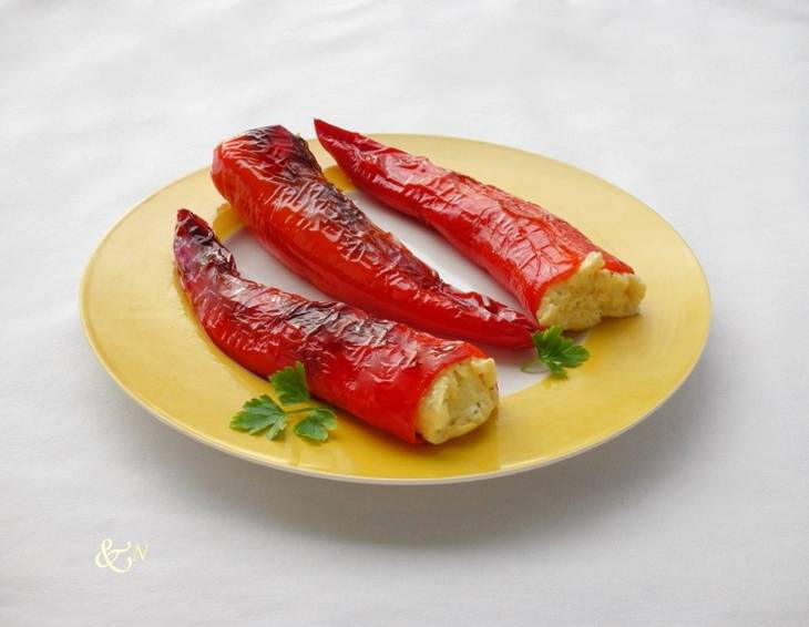 Gefüllte Paprika mit Frischkäse-Kräuter-Fülle