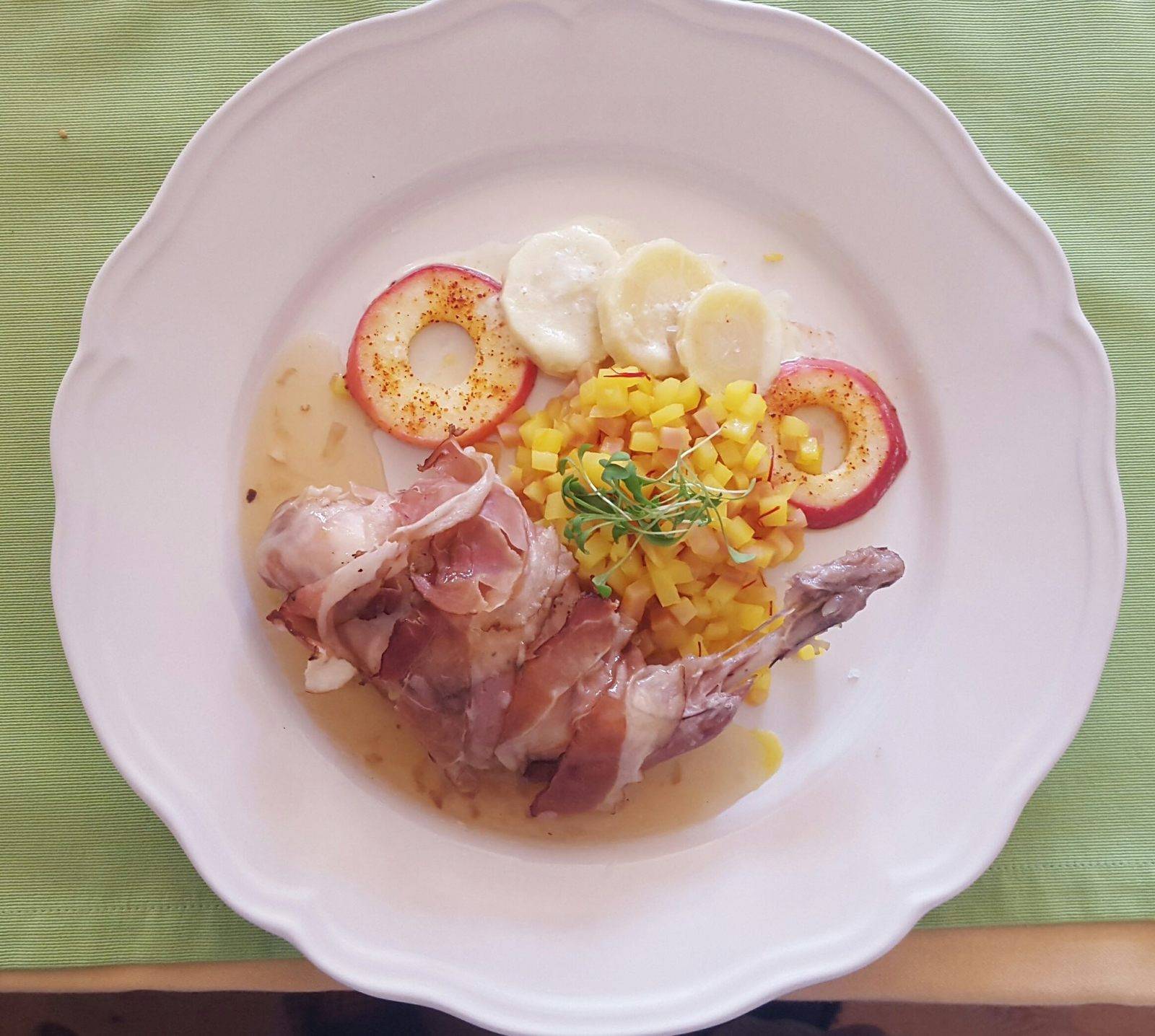 Kaninchenkeule mit Kartoffel-Risotto, Pastinake und Apfel Rezept ... Kaninchenkeule mit Kartoffel-Risotto, Pastinake und Apfel Rezept ...