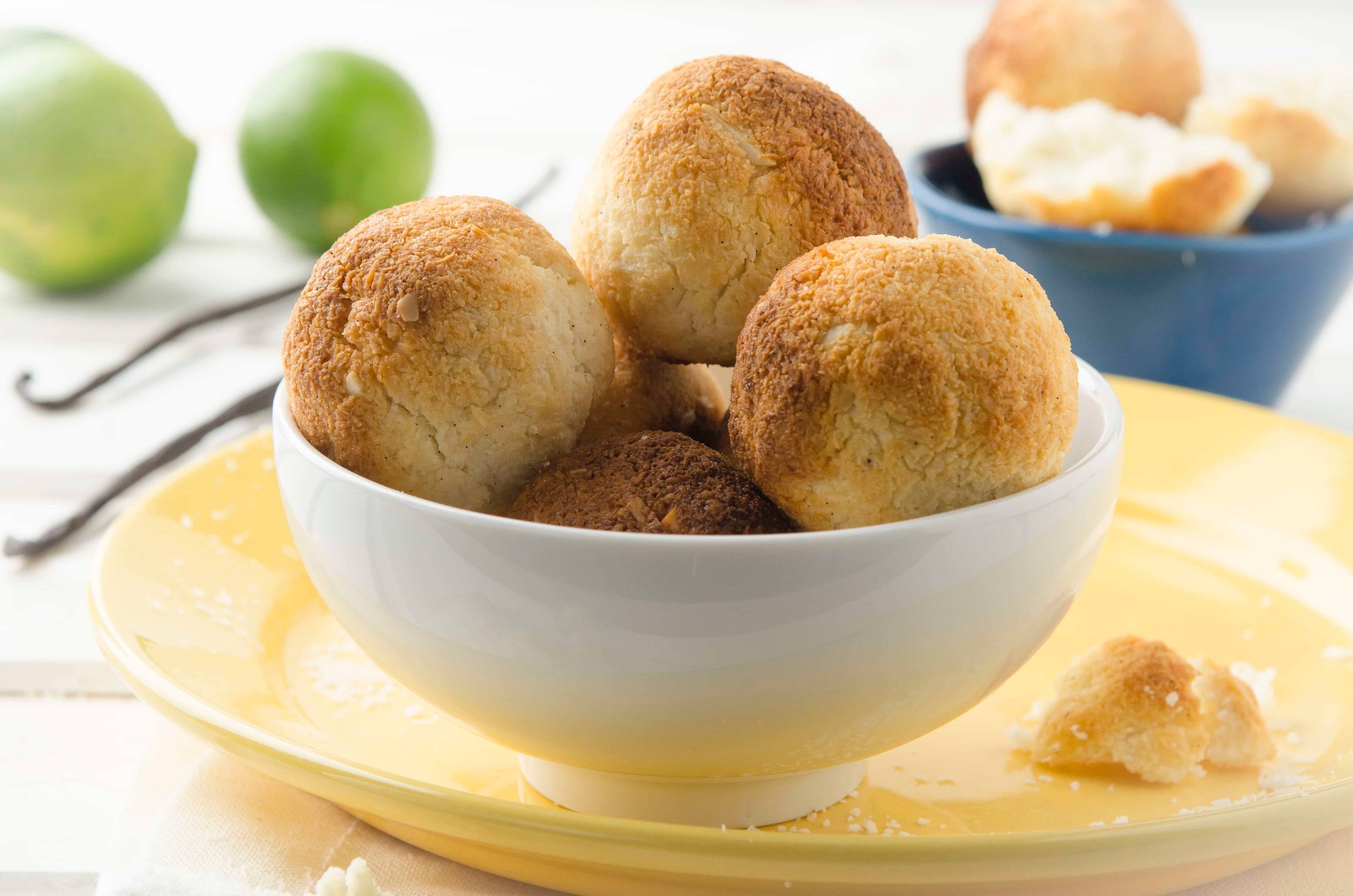 Klicken Sie mit der rechten Maustaste hier, um Bilder herunterzuladen: Cocada (Brasilianische Kokosbällchen)