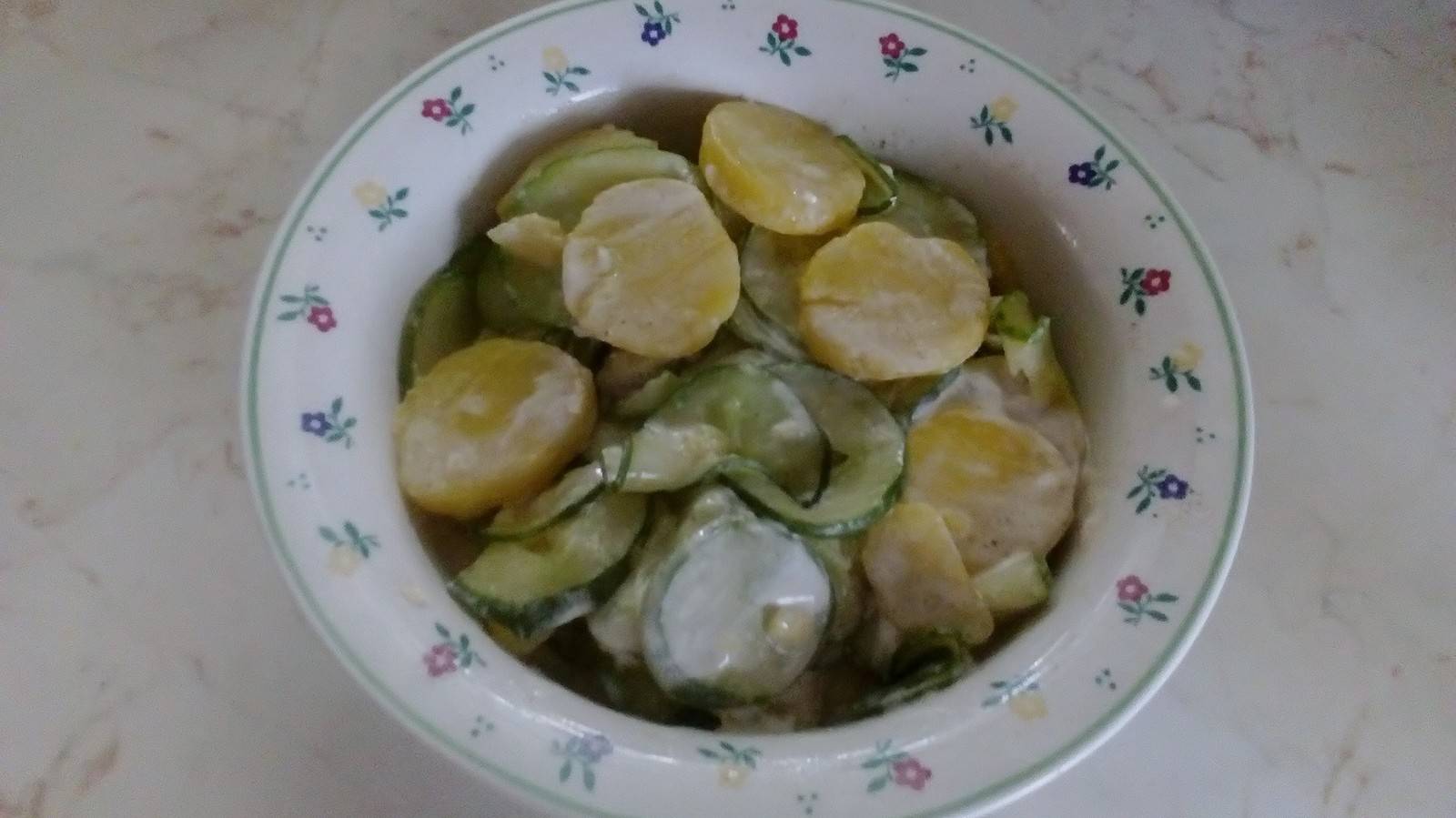 Gurkensalat mit Kartoffeln und Sauerrahm Rezept - ichkoche.ch