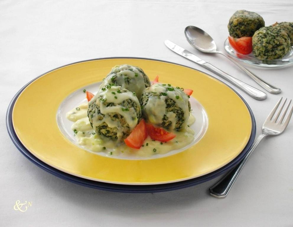 Spinatknödel mit Käsesauce Spinatknödel mit Käsesauce