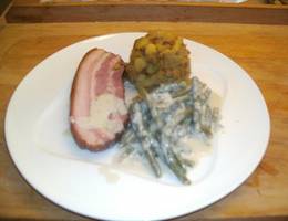 Kaiserfleisch mit Rahmfisolen und Erdäpfelschmarrn Kaiserfleisch mit Rahmfisolen und Erdäpfelschmarrn