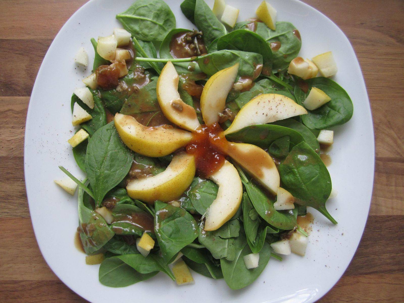 Spinat-Birnen-Salat mit Roquefort-Dressing Rezept - ichkoche.de Spinat-Birnen-Salat mit Roquefort-Dressing Rezept - ichkoche.de