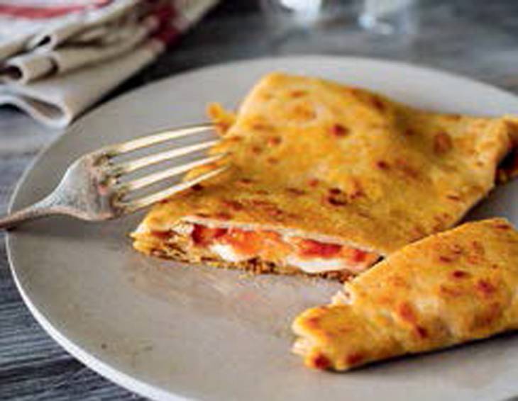 Buchweizencrêpes mit Tomaten-Käse-Füllung