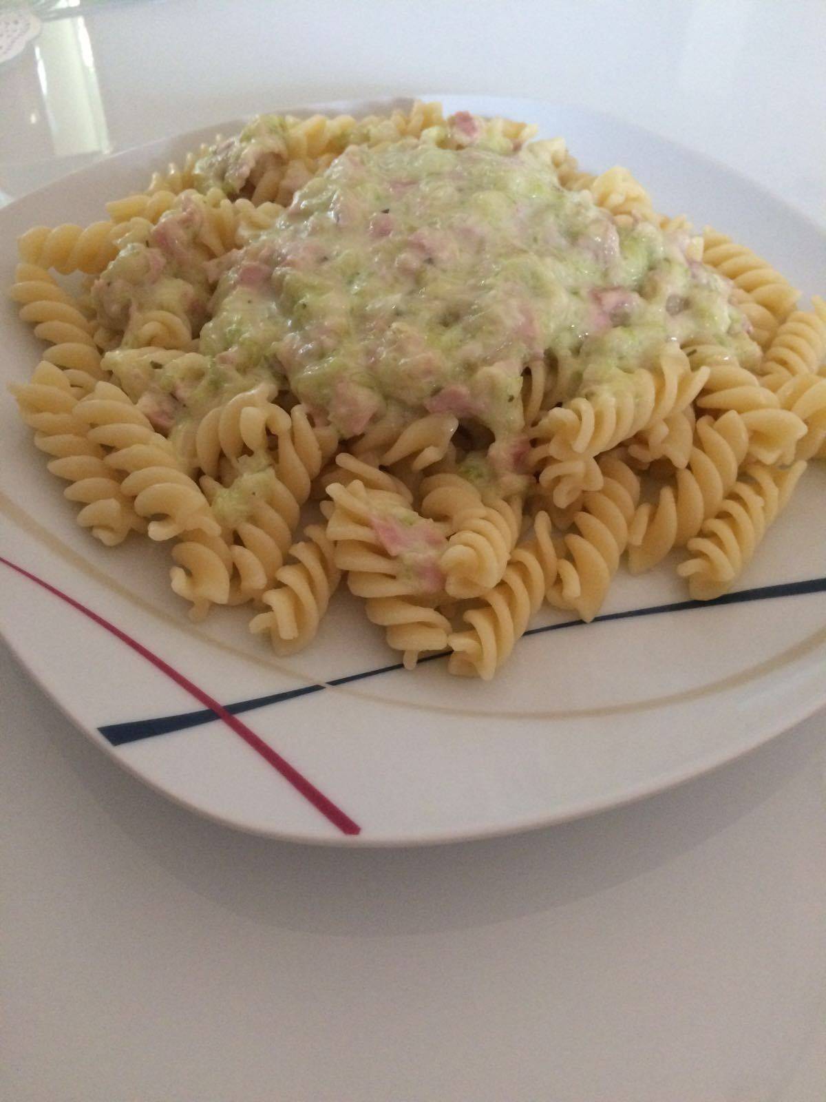 Zucchini-Schinken-Nudeln
