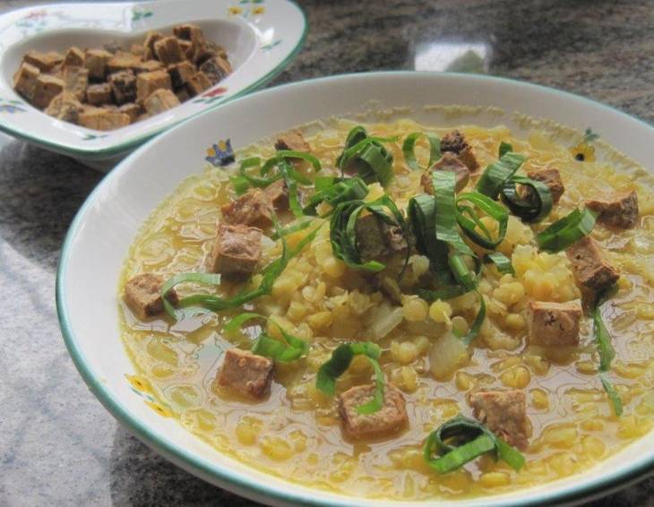 Linsensuppe mit Tofucroutons Linsensuppe mit Tofucroutons