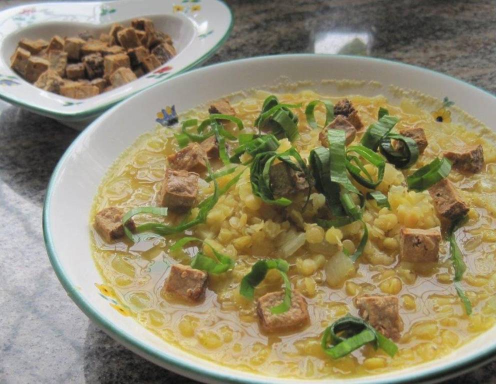 Linsensuppe mit Tofucroutons Linsensuppe mit Tofucroutons