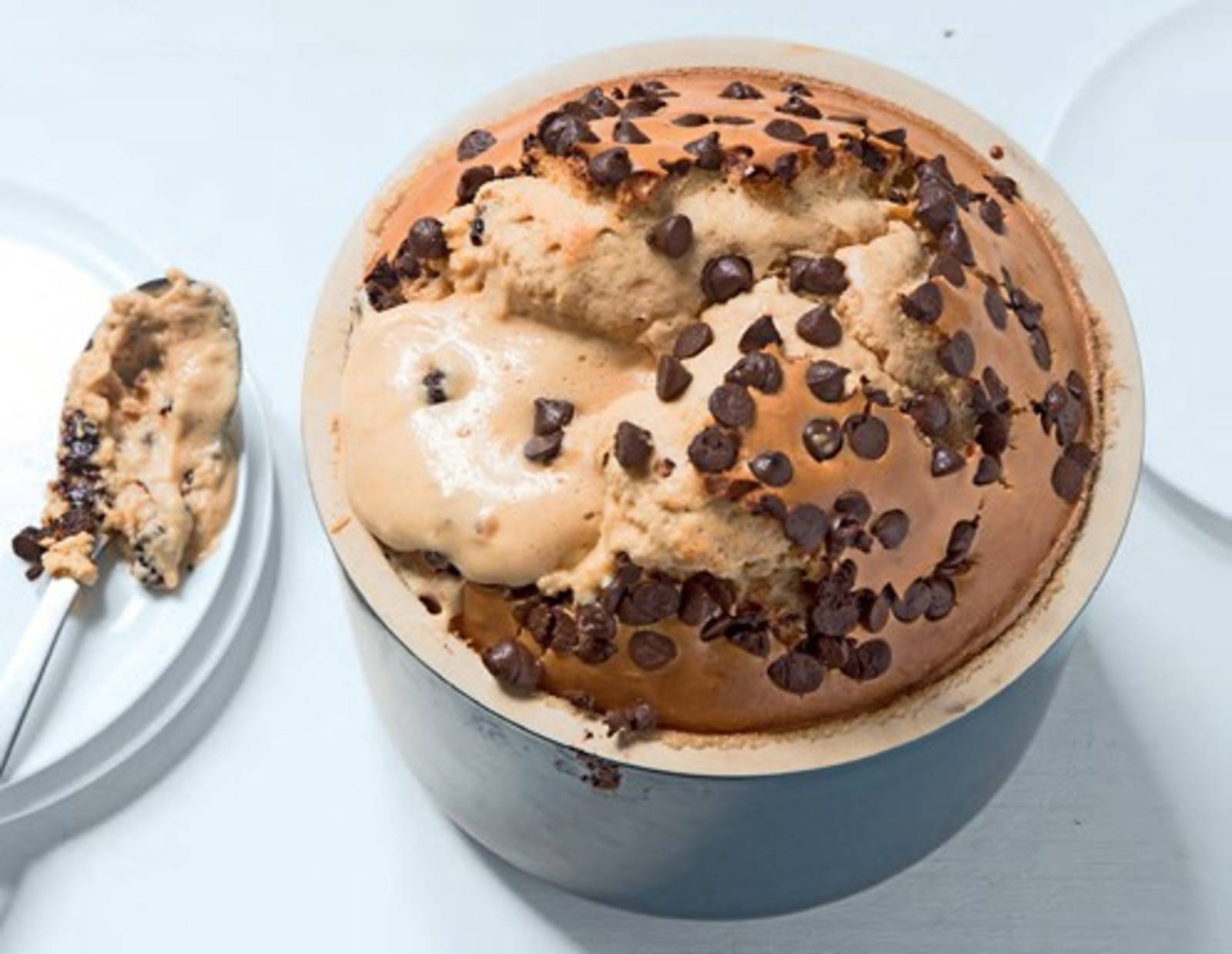 Erdnussbuttersoufflé mit Schokotropfen Rezept