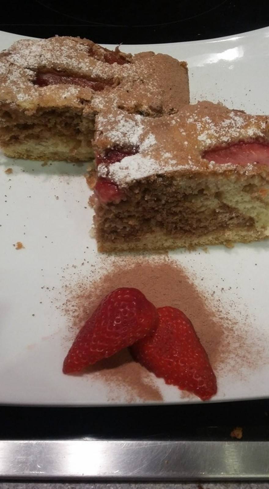 Marmorkuchen mit Nutella und Erdbeeren Rezept - ichkoche.de