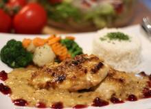 Putenschnitzel in Zwiebel-Rahmsauce Putenschnitzel in Zwiebel-Rahmsauce