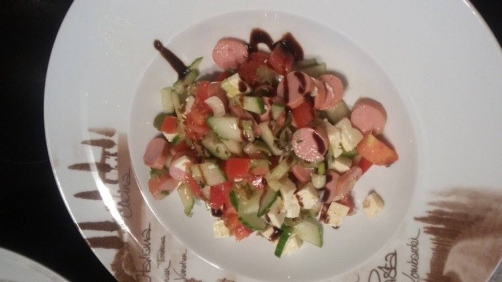 Griechischer Salat mit Würsteln