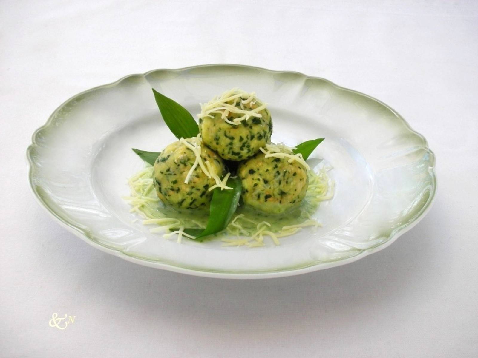 Bärlauch-Käse-Knöderln Rezept - ichkoche.de Bärlauch-Käse-Knöderln Rezept - ichkoche.de