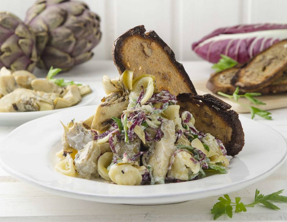 Orecchiette-Artischockensalat mit Brotchips Orecchiette-Artischockensalat mit Brotchips