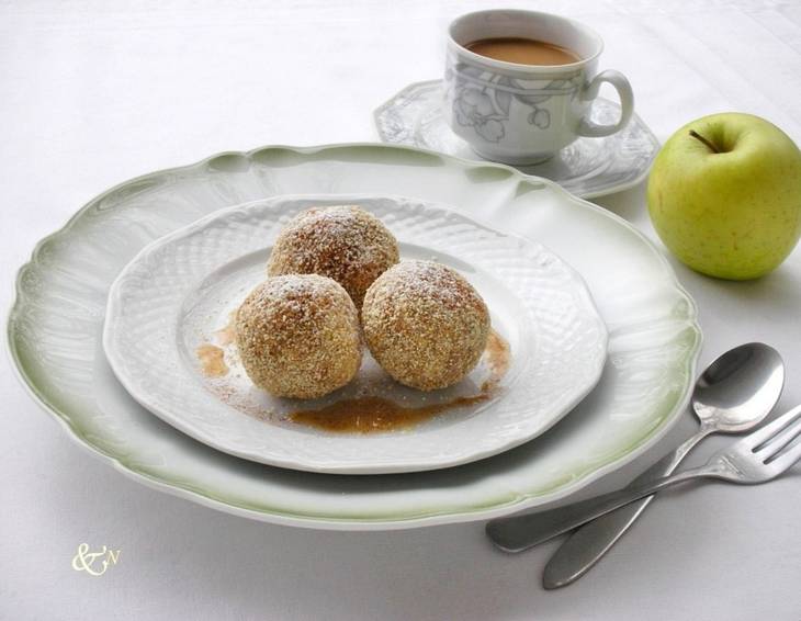 Apfelknödel Apfelknödel