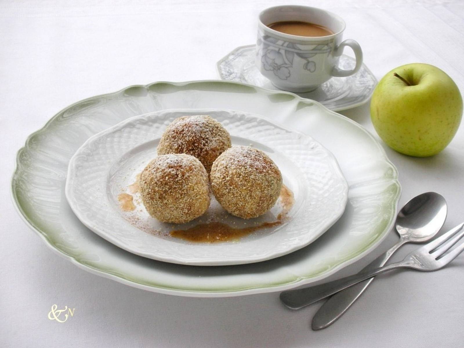 Süße Apfelknödel Rezept - ichkoche.at Süße Apfelknödel Rezept - ichkoche.at