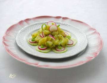 Erdapfel-Gurken-Salat mit Radieschen Erdapfel-Gurken-Salat mit Radieschen