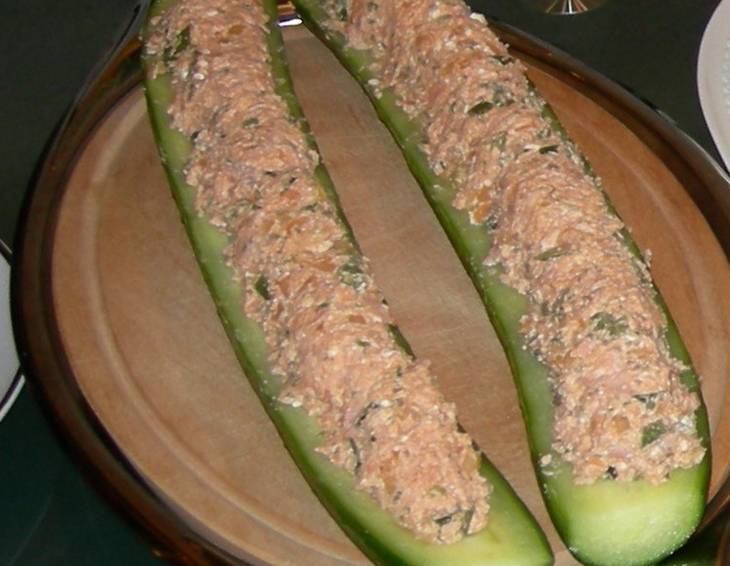 Gefüllte Gurkenschiffchen Gefüllte Gurkenschiffchen