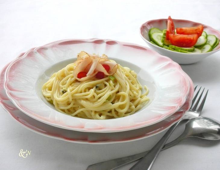 Nudeln mit Gorgonzola-Sauce Nudeln mit Gorgonzola-Sauce