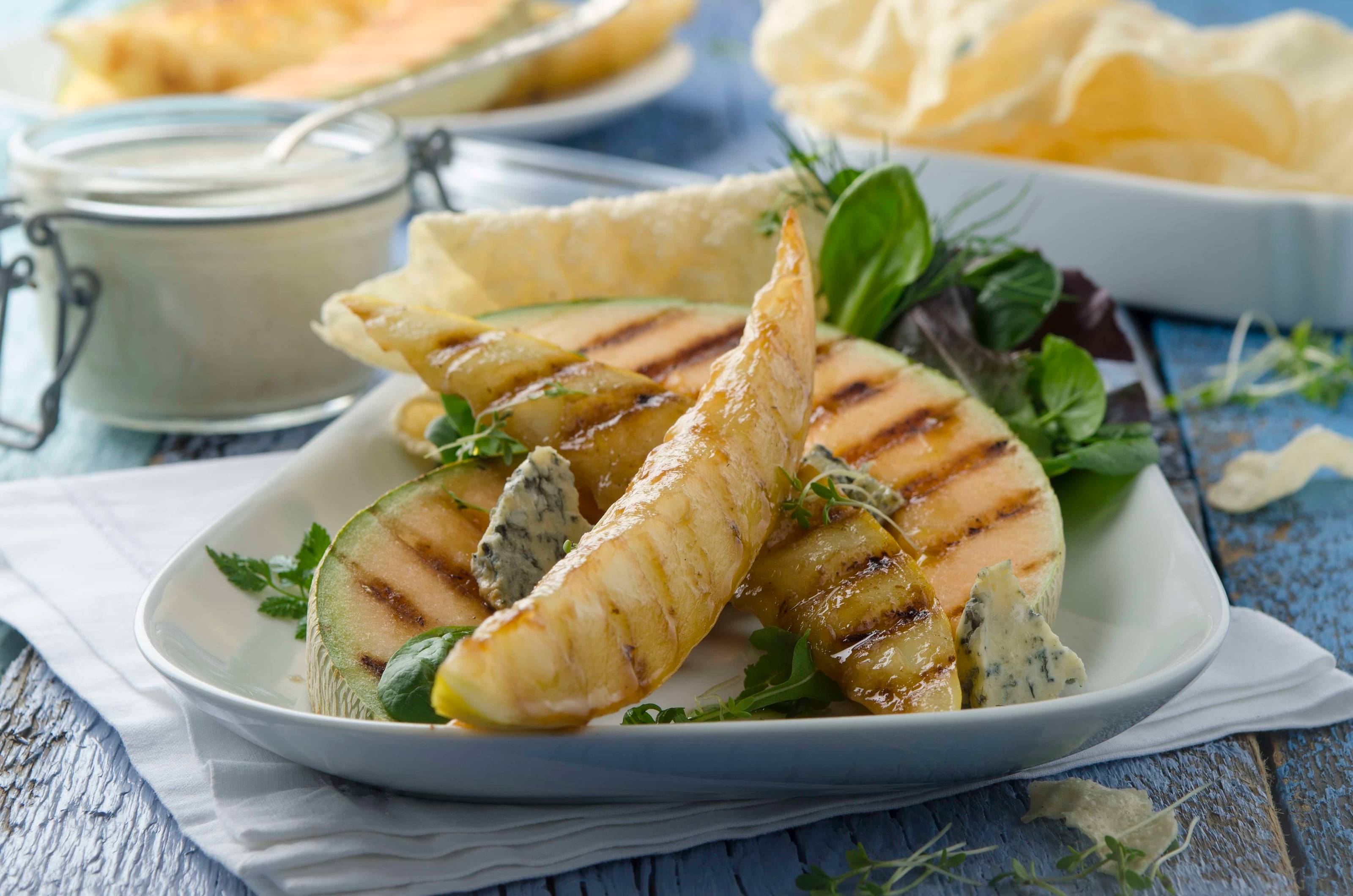 Grill-Melone mit Blauschimmelkäsecreme und Papadam Rezept