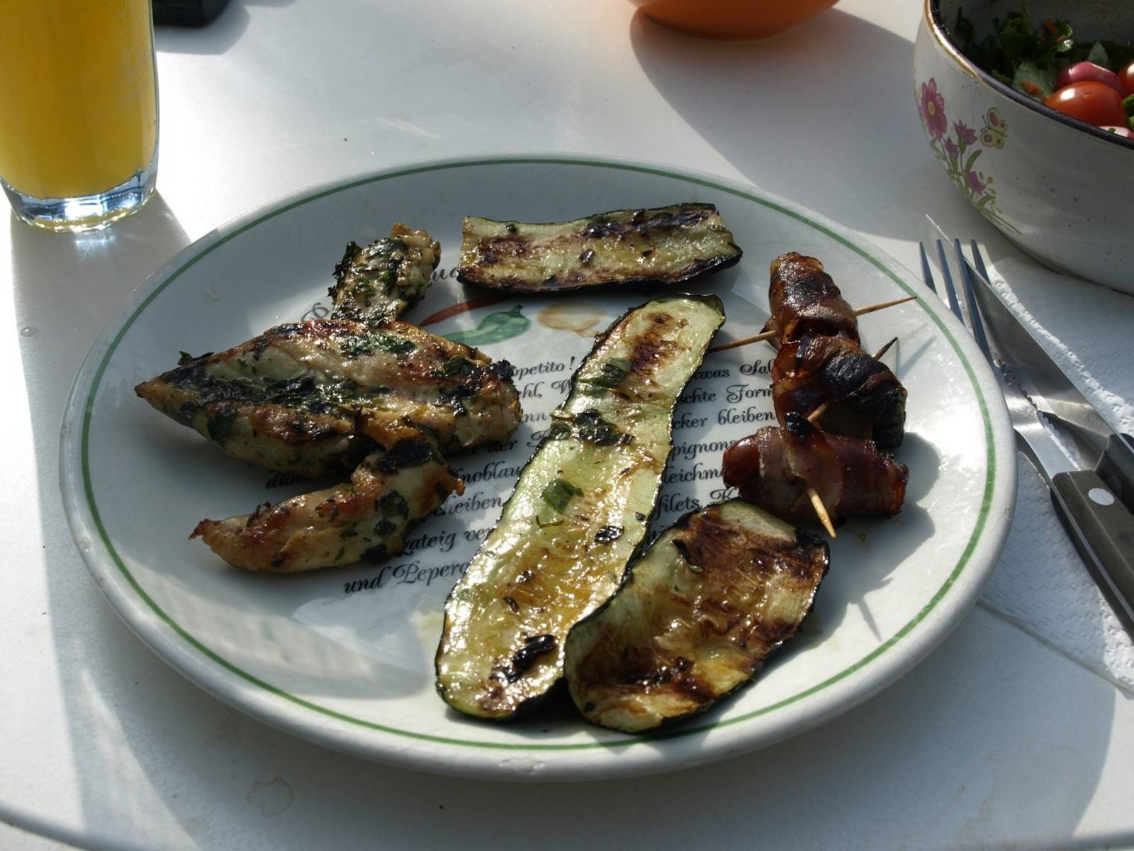 Gegrillte Hühnerfilets in Bärlauchmarinade